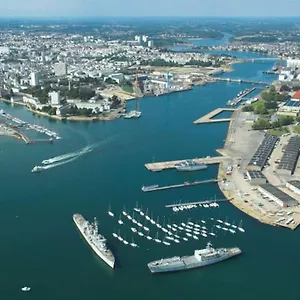 Appartement Joli T2 En Centre-ville Avec Balcon Cosy, Lorient